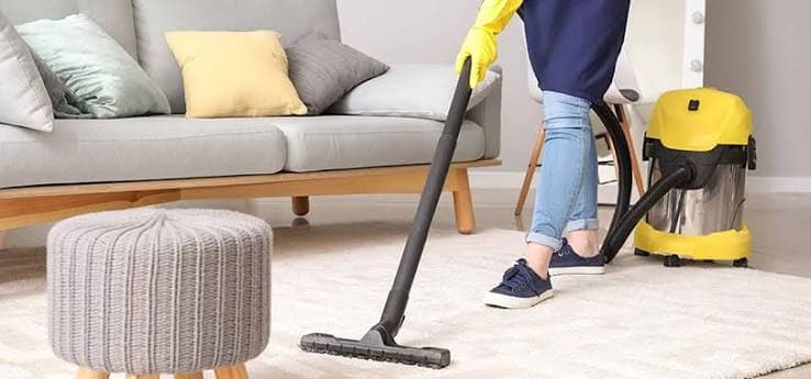 Profesyonel ekip tarafından yapılan ev temizliği